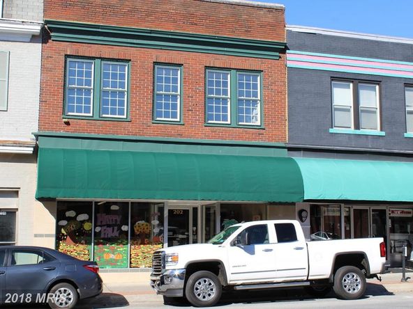 202 W Washington St, Charles Town, WV 25414